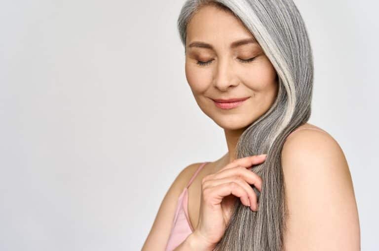 cheveux blancs et gris